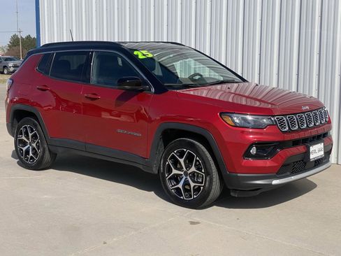 Used 2025 Jeep Compass Limited AWD/4WD image 3