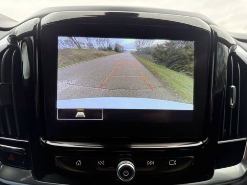 Used 2024 Chevrolet Traverse LT AWD/4WD image 16