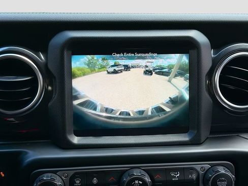 Used 2022 Jeep Wrangler Unlimited Sahara AWD/4WD image 31