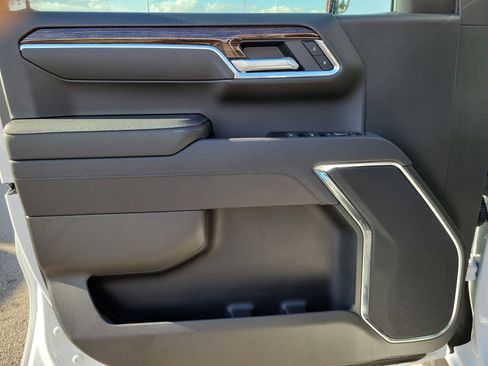 Used 2025 GMC Sierra 1500 Elevation image 18