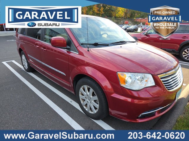 Used 2015 Chrysler Town & Country Touring FWD image 1