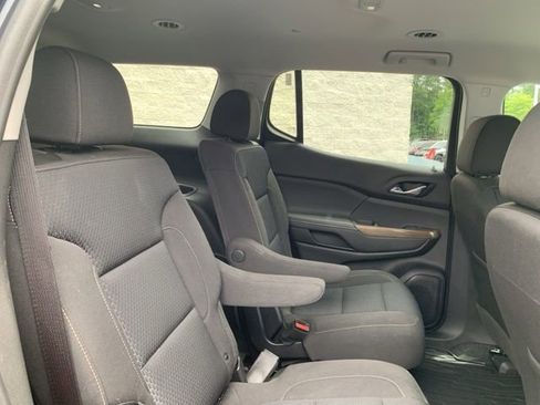 Used 2022 GMC Acadia SLE image 48