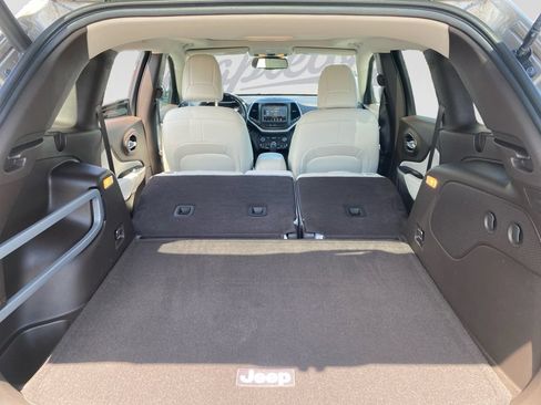 Used 2017 Jeep Cherokee Overland AWD/4WD image 33