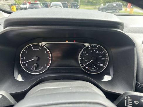 Used 2025 Nissan Rogue SV AWD/4WD image 12