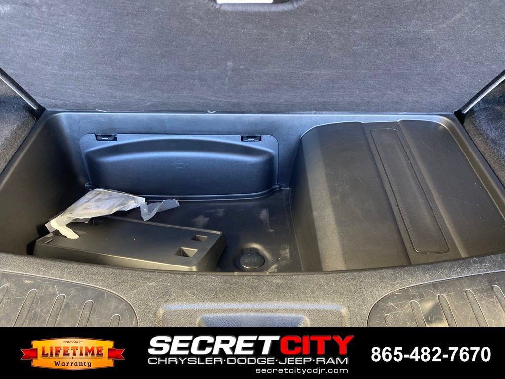 Used 2022 Dodge Durango R/T w/ Blacktop Package AWD/4WD image 32