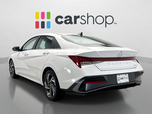 Used 2026 Hyundai Elantra Limited FWD image 3