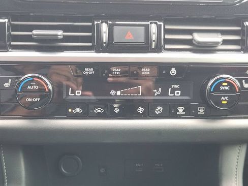 Used 2023 Nissan Pathfinder SL FWD image 18