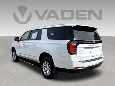 Certified 2025 Chevrolet Suburban LT AWD/4WD image 25