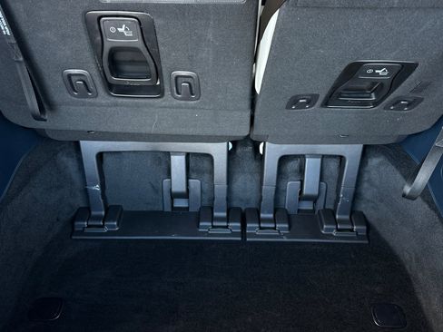 Used 2026 Kia Carnival EX image 18