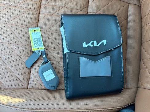 Certified 2025 Kia Telluride SX Prestige X-Line AWD/4WD image 24