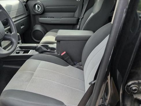 Used 2008 Dodge Nitro SXT AWD/4WD image 4