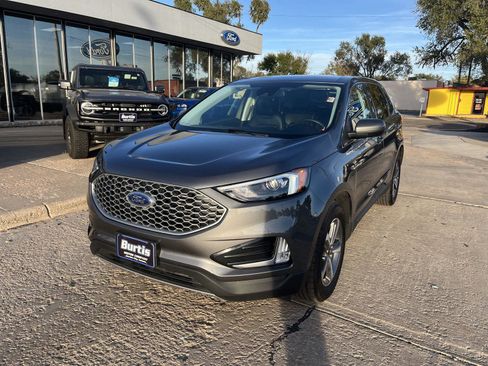 Used 2024 Ford Edge SEL w/ Convenience Package image 2