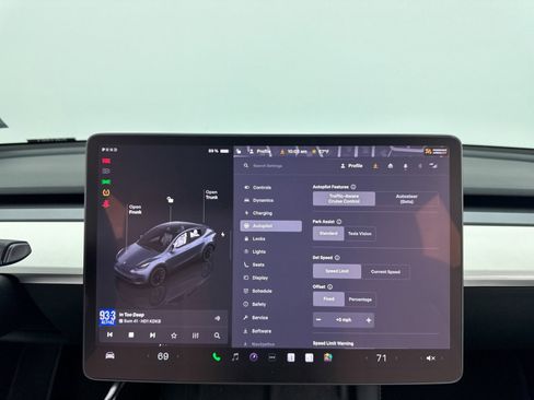 Used 2022 Tesla Model Y Long Range image 25