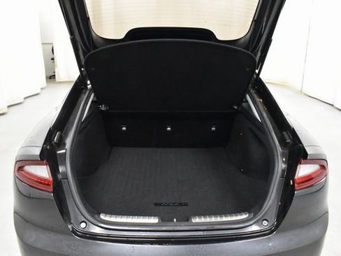 Used 2019 Kia Stinger Premium image 11