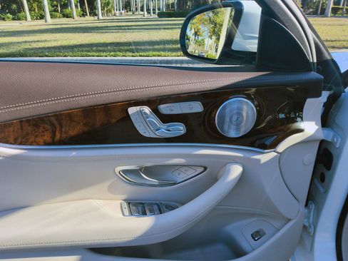 Used 2017 Mercedes-Benz E 300 image 22