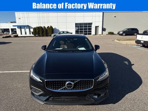 Used 2024 Volvo V60 B5 Cross Country Plus image 3