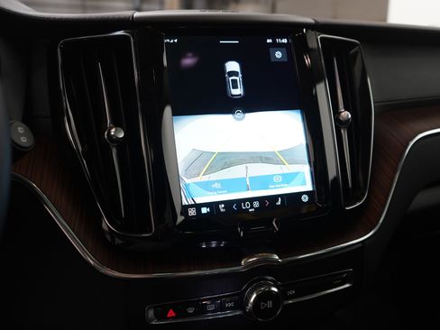 Used 2023 Volvo XC60 B6 Ultimate w/ Climate Package image 24