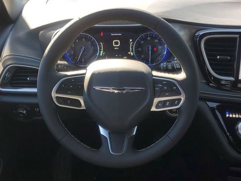 New 2026 Chrysler Pacifica Select image 18