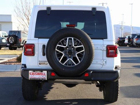 Used 2025 Jeep Wrangler Sahara image 5
