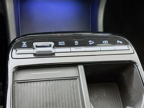 Certified 2025 Hyundai Tucson Limited AWD/4WD image 21