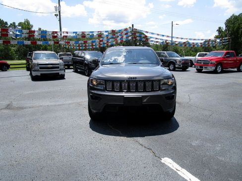 Used 2020 Jeep Grand Cherokee Altitude image 7