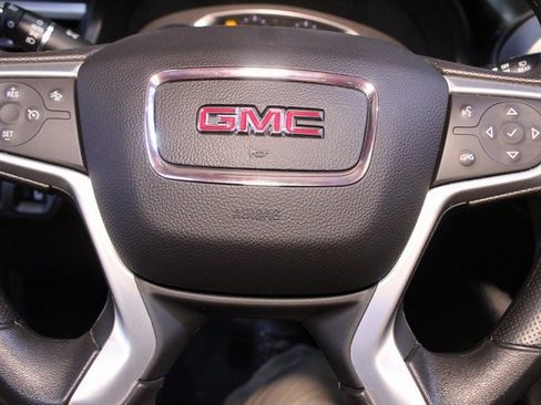 Used 2022 GMC Acadia SLE image 24