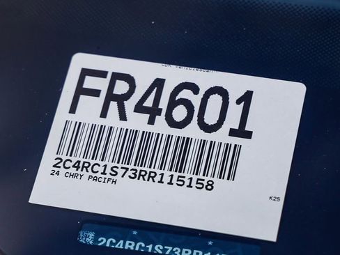 Certified 2024 Chrysler Pacifica Select image 29