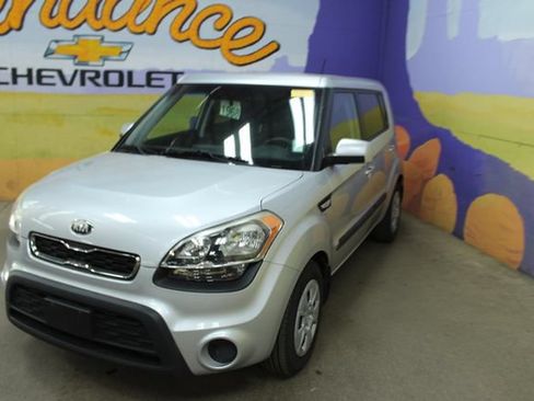 Used 2013 Kia Soul FWD image 4