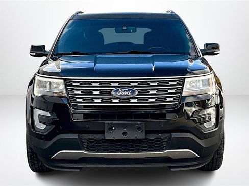 Used 2017 Ford Explorer XLT w/ XLT Technology Feature Bundle image 2