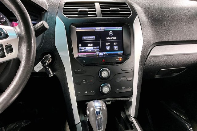Used 2014 Ford Explorer XLT w/ Equipment Group 202A AWD/4WD image 5