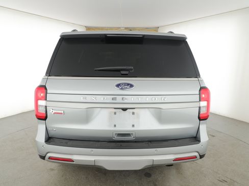 Certified 2024 Ford Expedition XLT image 4