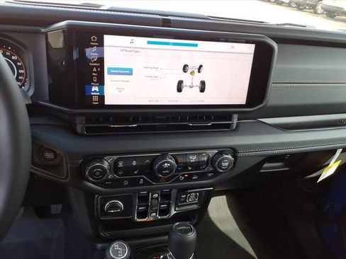 New 2025 Jeep Gladiator Sport AWD/4WD image 14