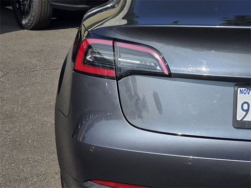 Used 2022 Tesla Model 3 image 8