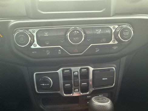 Used 2019 Jeep Wrangler Unlimited Sport S image 16