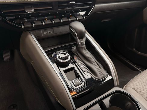 Used 2024 Chevrolet Colorado ZR2 w/ ZR2 Convenience Package III image 47