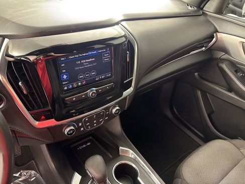 Used 2023 Chevrolet Traverse LT FWD image 40