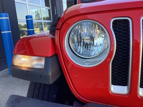 Used 2020 Jeep Wrangler Unlimited Sahara AWD/4WD image 4