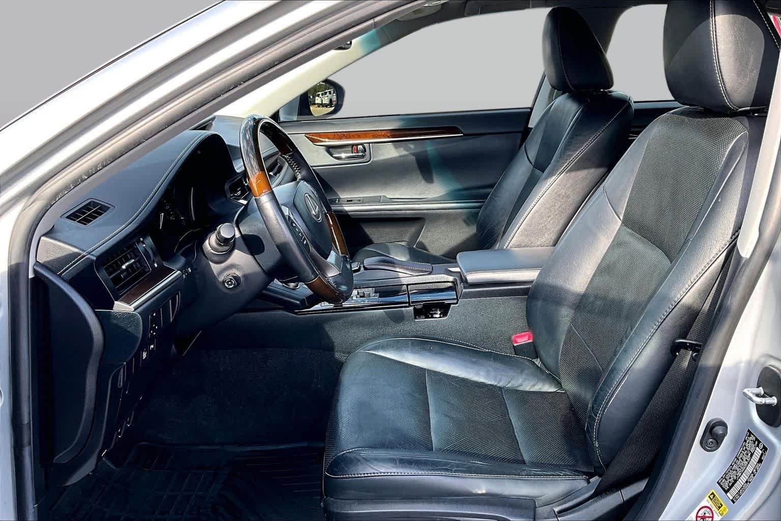 Used 2014 Lexus ES 350 w/ Luxury Package FWD image 8