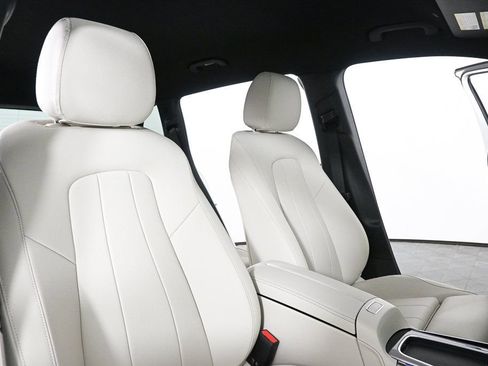 Certified 2025 Mercedes-Benz GLB 250 image 21