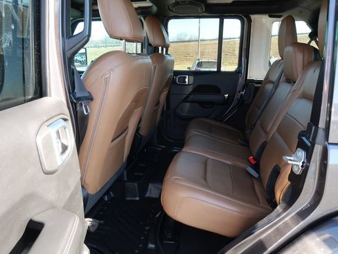 Used 2021 Jeep Wrangler Unlimited Sahara AWD/4WD image 30