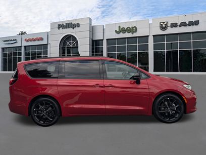 New 2026 Chrysler Pacifica Limited w/ S Appearance Package