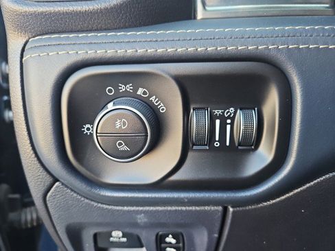 Used 2019 RAM 1500 Limited image 17