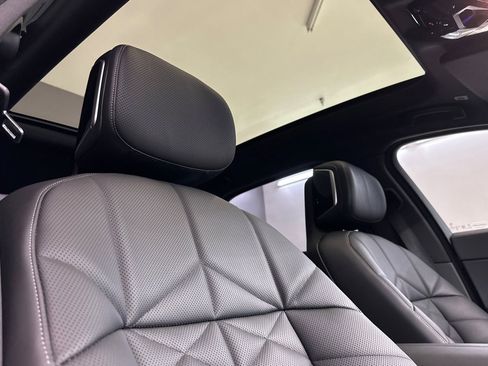 Certified 2024 BMW 740i w/ Premium Package 2 image 26