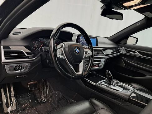 Used 2019 BMW 750i xDrive w/ M Sport Package image 7