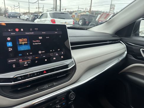 Used 2022 Jeep Compass Limited image 22