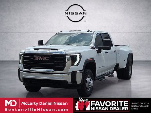 Used 2024 GMC Sierra 3500 Pro AWD/4WD image 2
