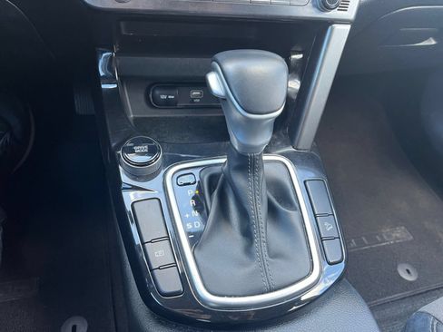 Used 2025 Kia Seltos S FWD image 40