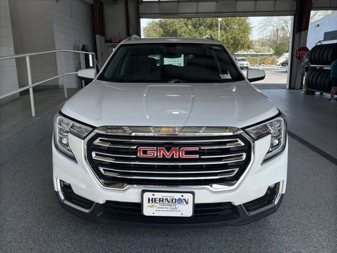 Used 2023 GMC Terrain SLT w/ LPO, Floor Liner Package FWD image 2