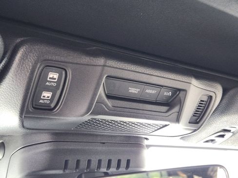 Used 2025 Jeep Wrangler Unlimited Sahara AWD/4WD image 31