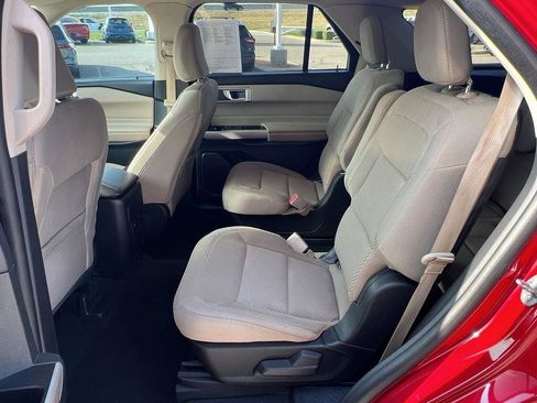 Used 2022 Ford Explorer XLT image 13